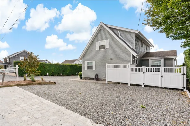 $3,200 | 18 Warren Avenue, Middletown, RI 02842