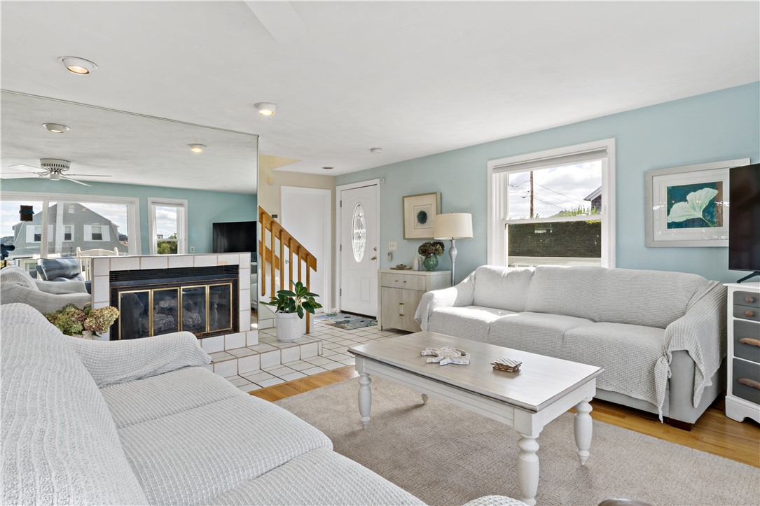 18 Warren Avenue Middletown, RI 02842 - Photo 4 of 30