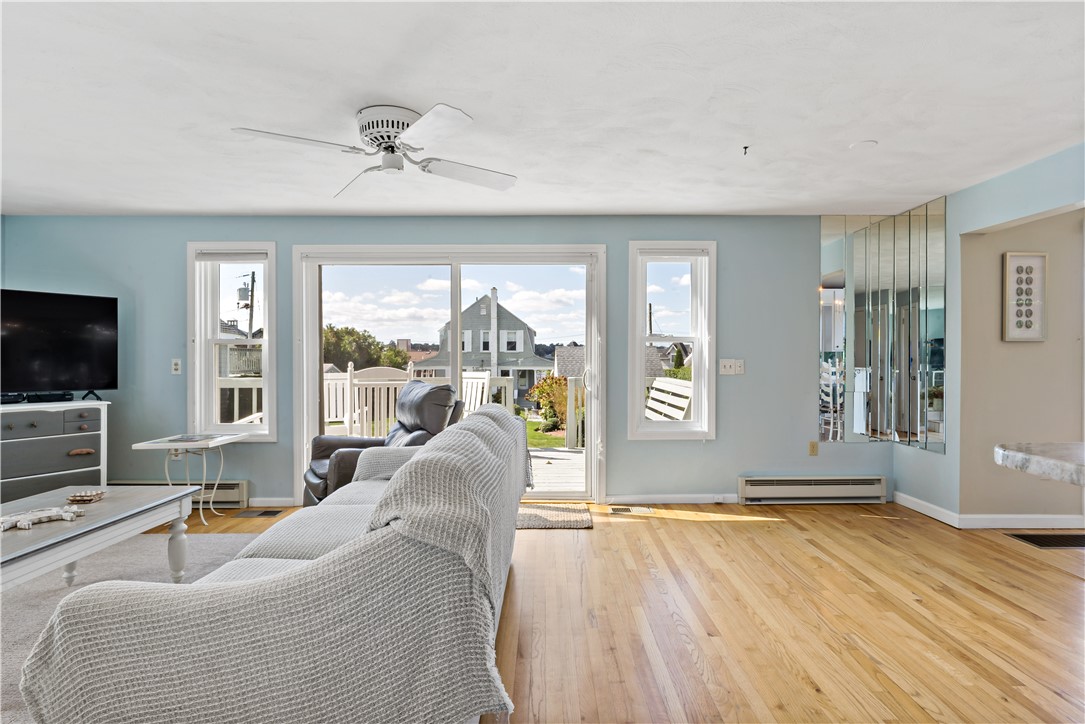 18 Warren Avenue Middletown, RI 02842 - Photo 6 of 30