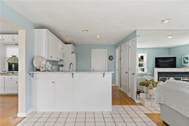 $3,200 | 18 Warren Avenue, Middletown, RI 02842