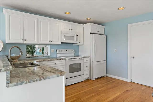 $3,200 | 18 Warren Avenue, Middletown, RI 02842