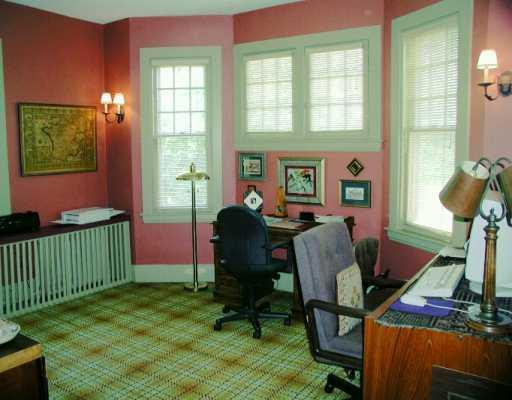 20 Edgecliff Road Rosslyn Farms, PA 15106 - Photo 4 of 8 Gallery Image 4