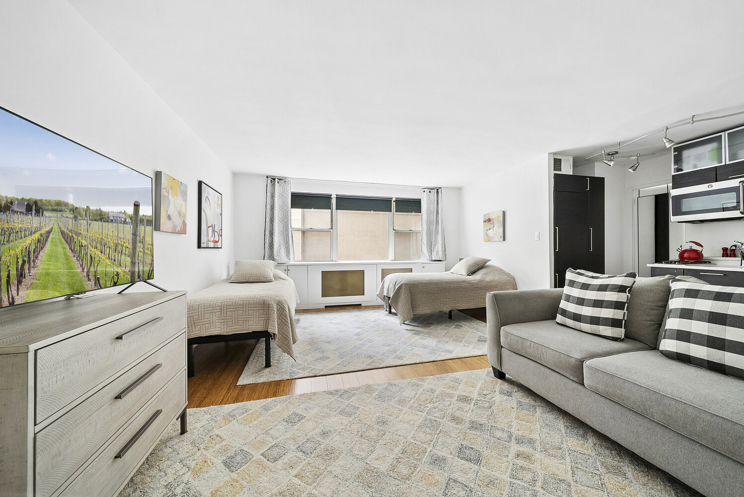 233 East 69th Street, Unit 5F Manhattan, NY 10021 - Photo 1 of 6