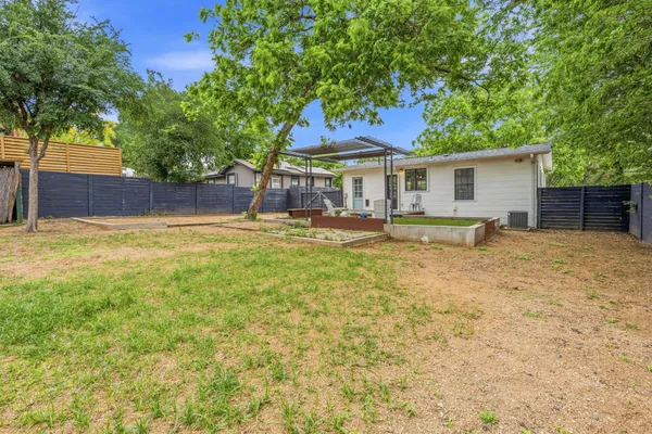 $3,200 | 2635 West 45th Street, Austin, TX 78731