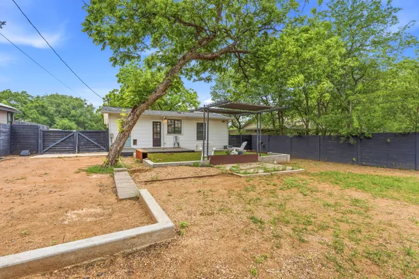 $3,200 | 2635 West 45th Street, Austin, TX 78731