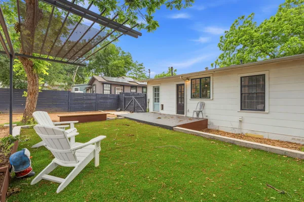 $3,200 | 2635 West 45th Street, Austin, TX 78731