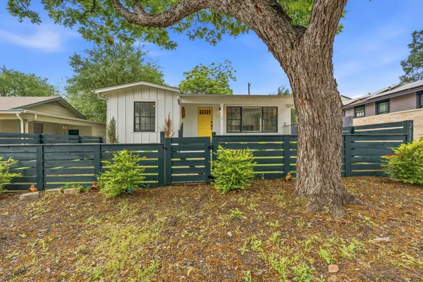 $3,200 | 2635 West 45th Street, Austin, TX 78731