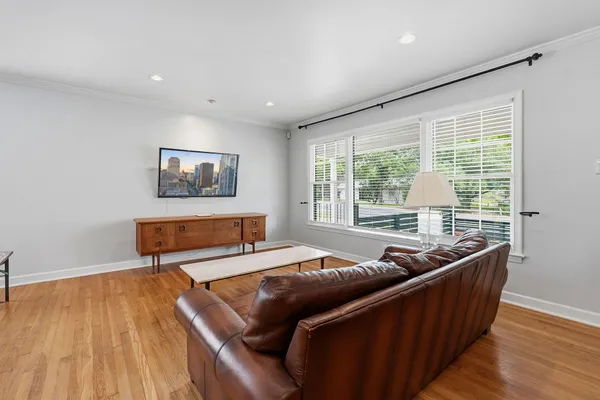 $3,200 | 2635 West 45th Street, Austin, TX 78731