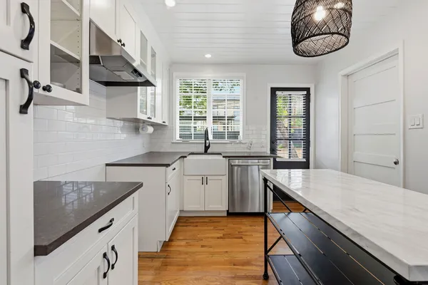 $3,200 | 2635 West 45th Street, Austin, TX 78731