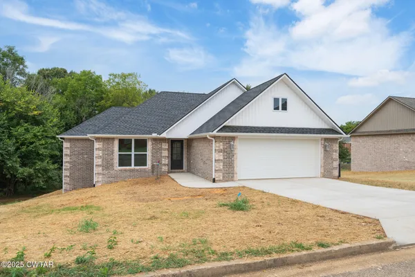 $299,900 | 70 Derek Drive, Lexington, TN 38351