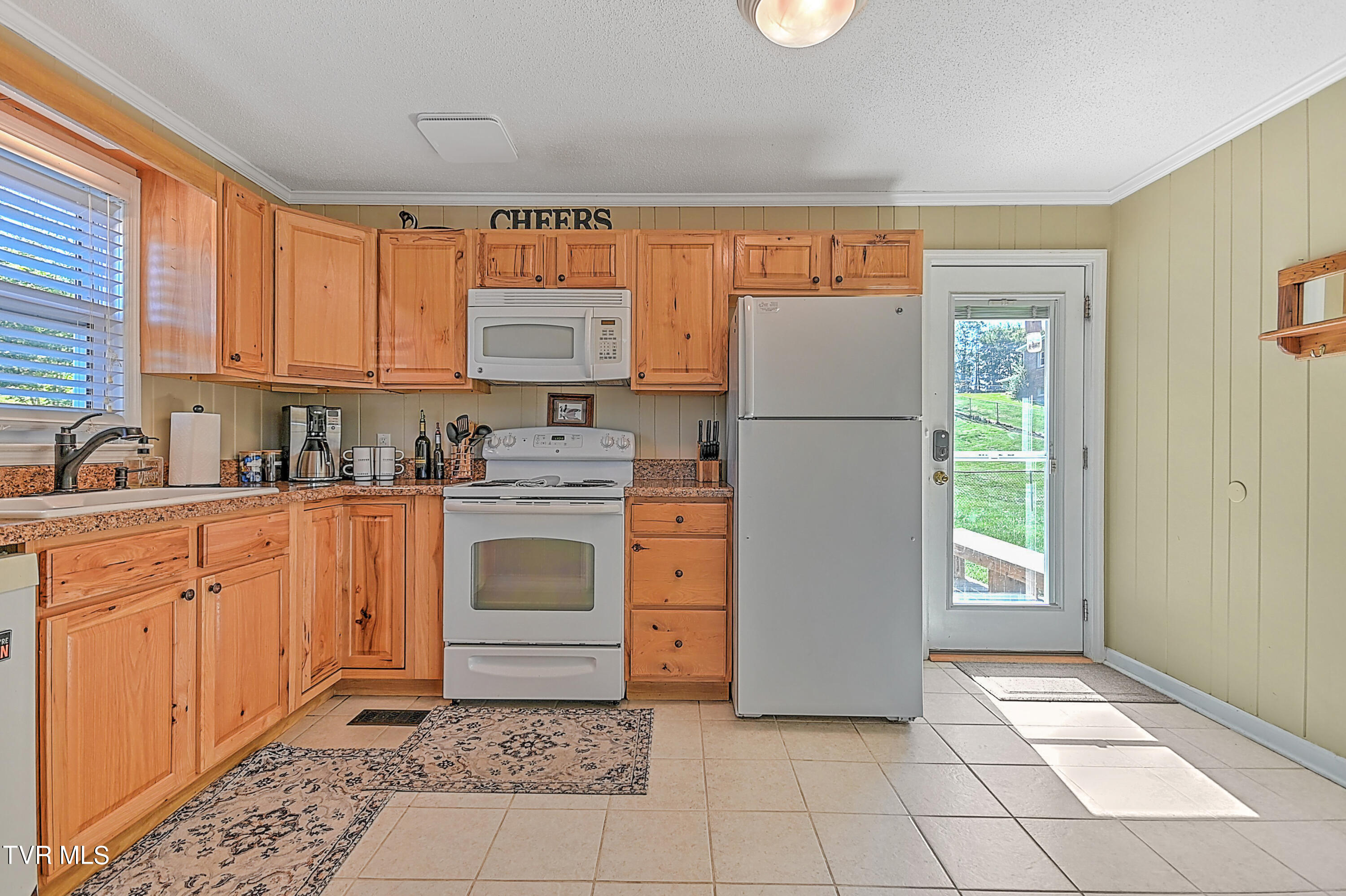 107 Walnut Road Bristol, TN 37620 - Photo 10 of 35 107 Walnut Gdawg-10