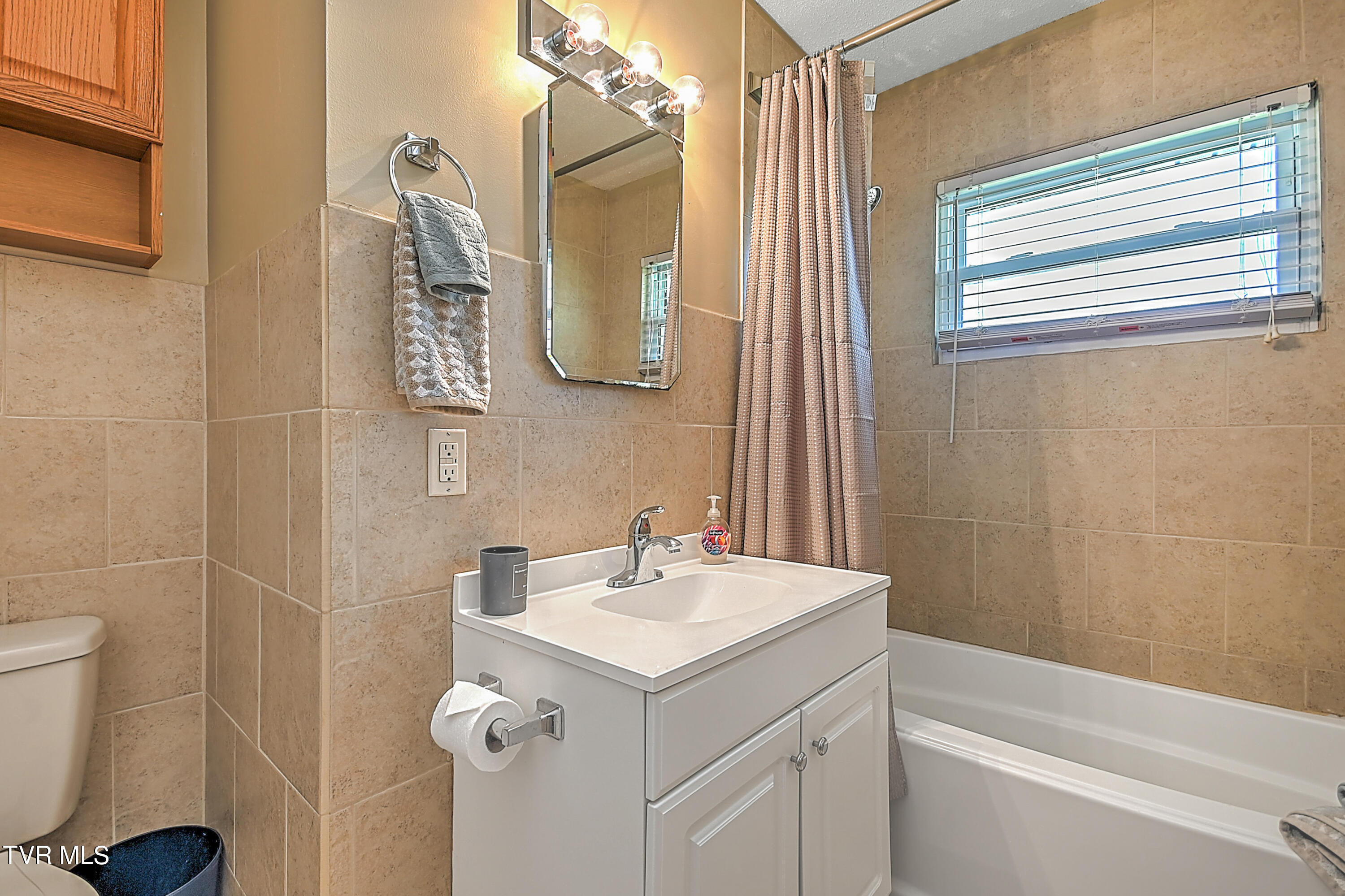 107 Walnut Road Bristol, TN 37620 - Photo 15 of 35 107 Walnut Gdawg-20