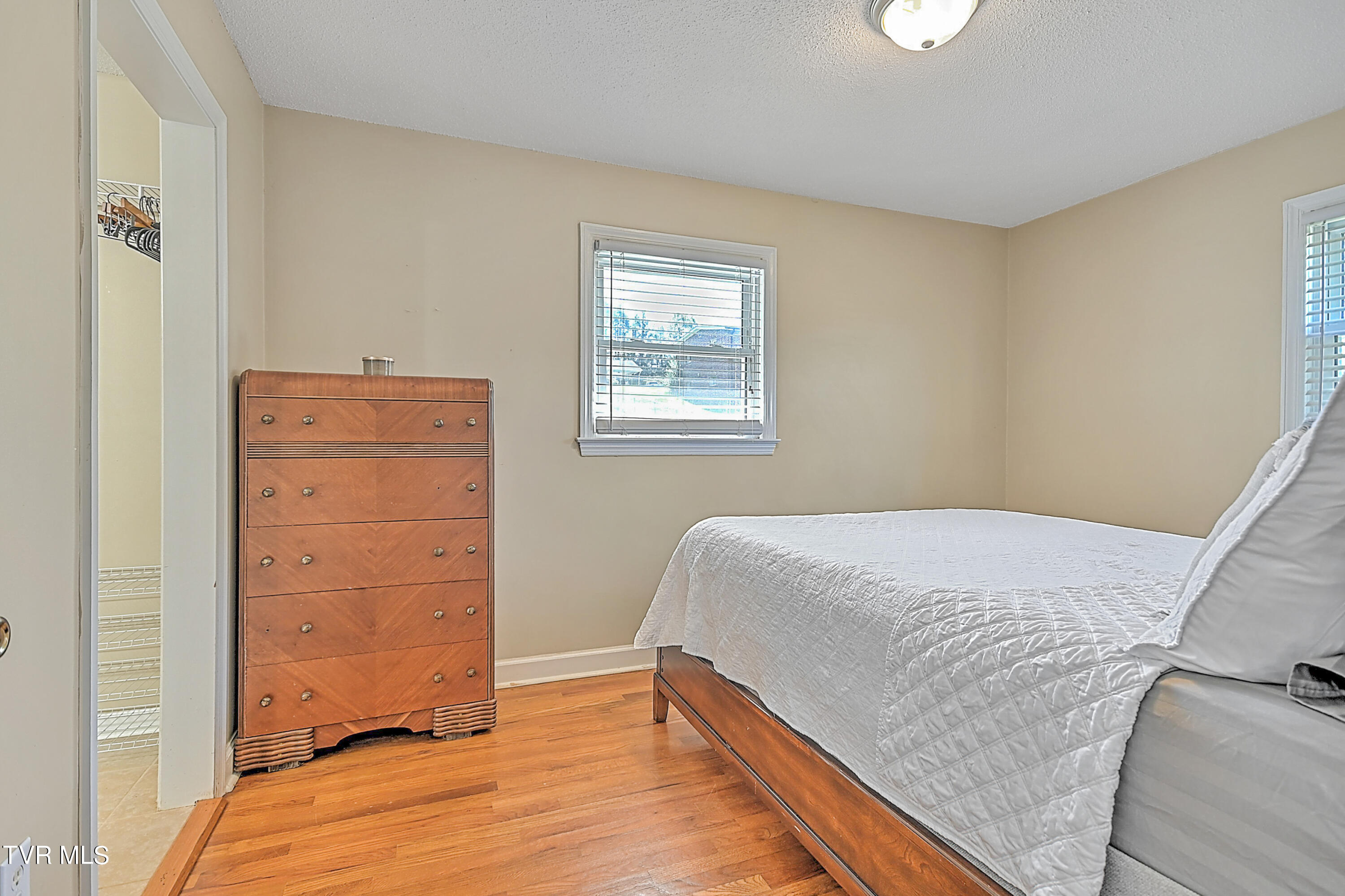 107 Walnut Road Bristol, TN 37620 - Photo 16 of 35 107 Walnut Gdawg-21