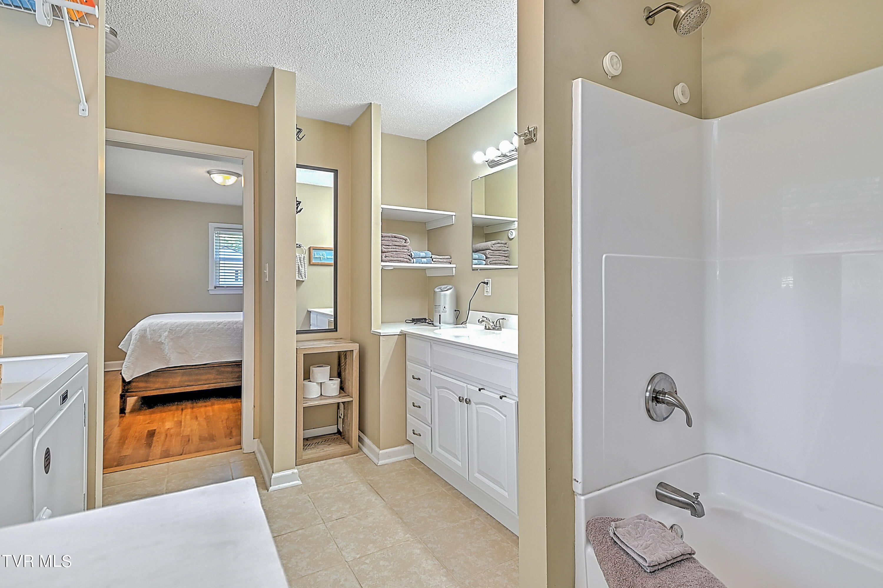 107 Walnut Road Bristol, TN 37620 - Photo 22 of 35 107 Walnut Gdawg-27