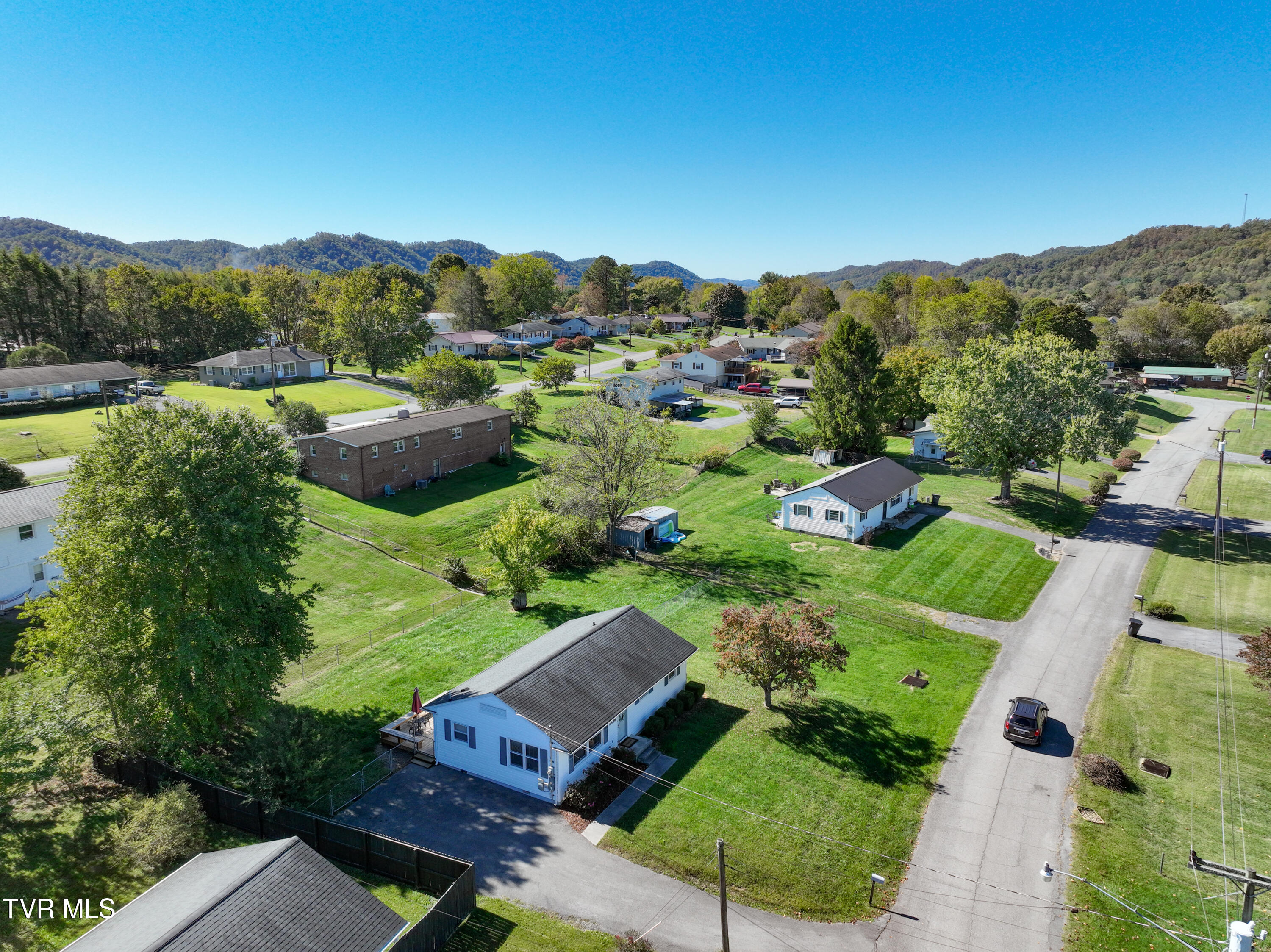 107 Walnut Road Bristol, TN 37620 - Photo 29 of 35 107 Walnut Drone Gdawg