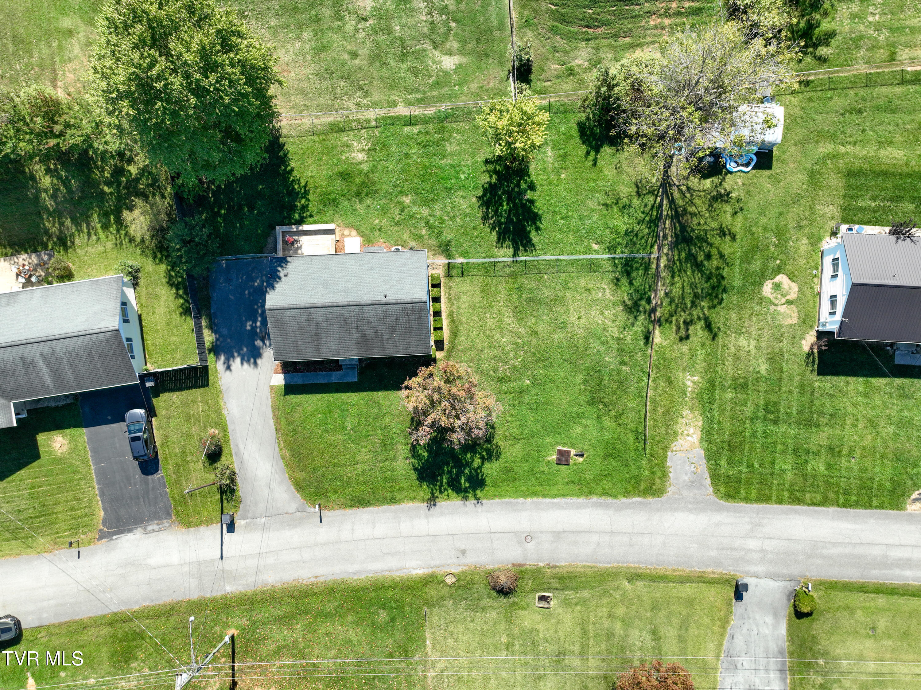 107 Walnut Road Bristol, TN 37620 - Photo 31 of 35 107 Walnut Drone Gdawg-17