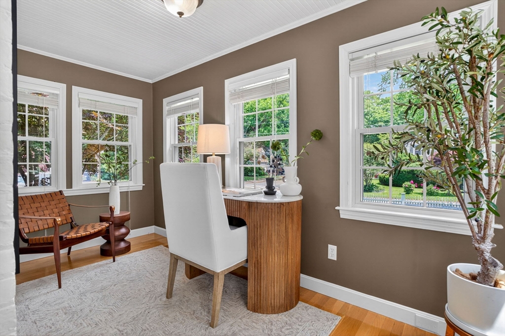 35 Cleveland Road Wellesley, MA 02481 - Photo 4 of 18