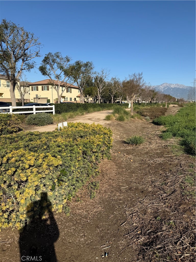 3103 South Hampton Way Ontario, CA 91761 - Photo 16 of 20 Walking trail