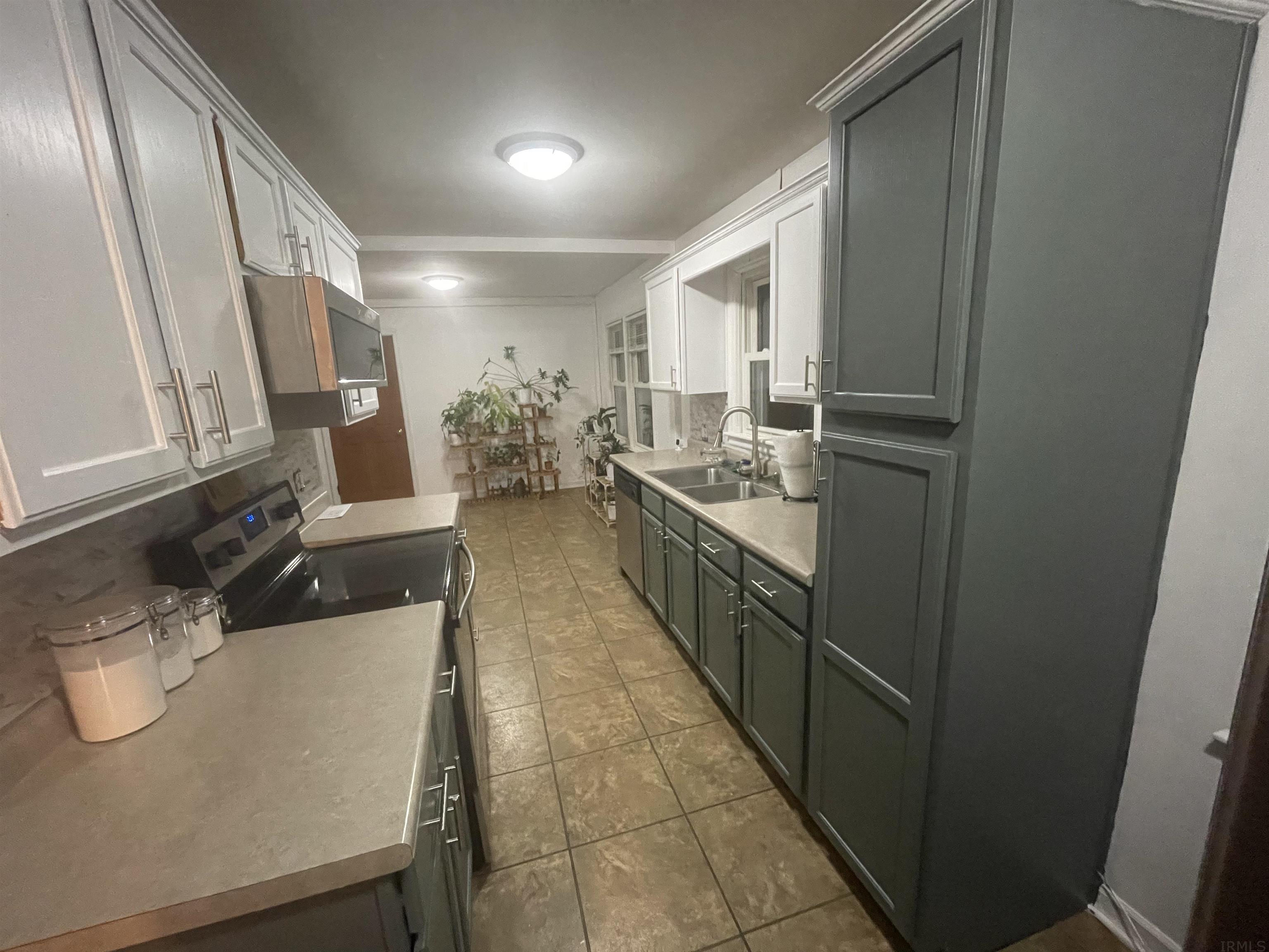 563 South Main Street Roanoke, IN 46783 - Photo 11 of 28