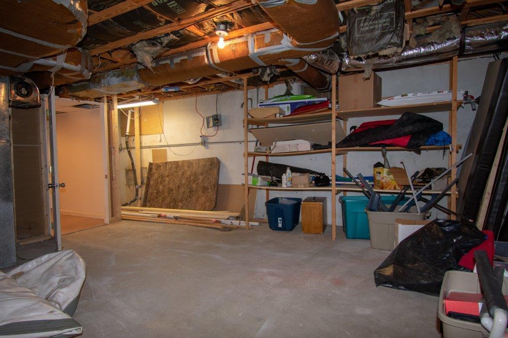 2502 Feather Road Vinton, VA 24179 - Photo 22 of 26 Storage space