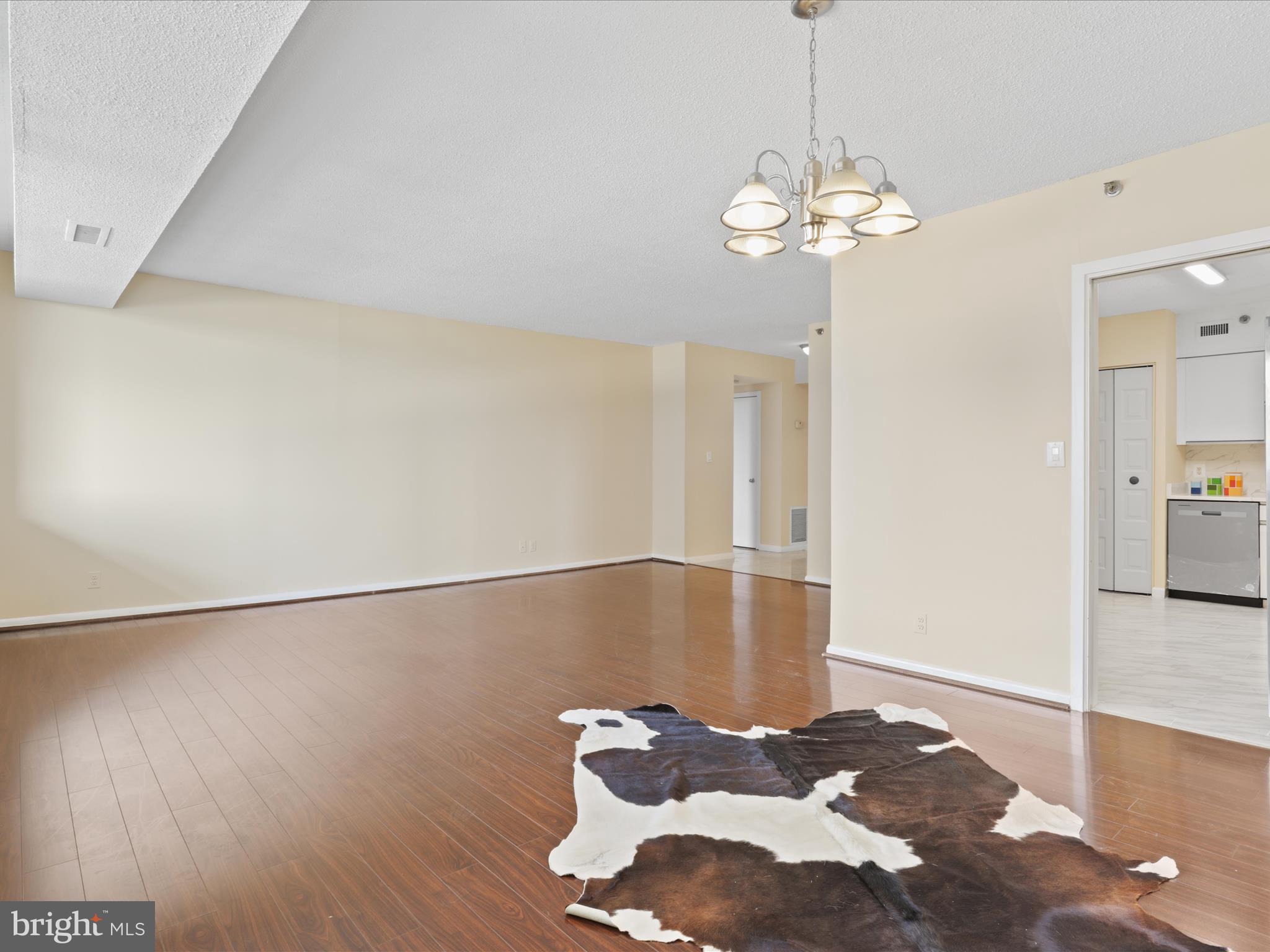 5501 Seminary Road, Unit 603S Falls Church, VA 22041 - Photo 16 of 44 Dining/Living