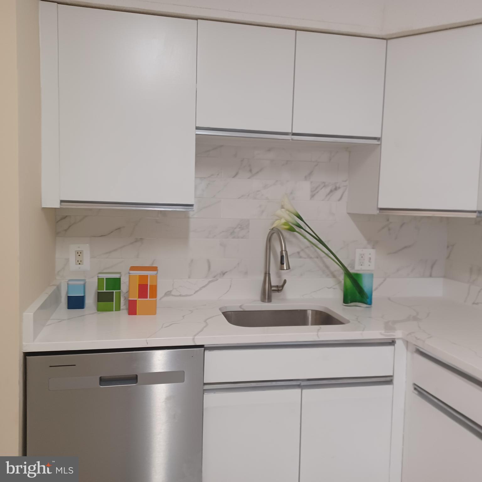5501 Seminary Road, Unit 603S Falls Church, VA 22041 - Photo 23 of 44 Kitchen