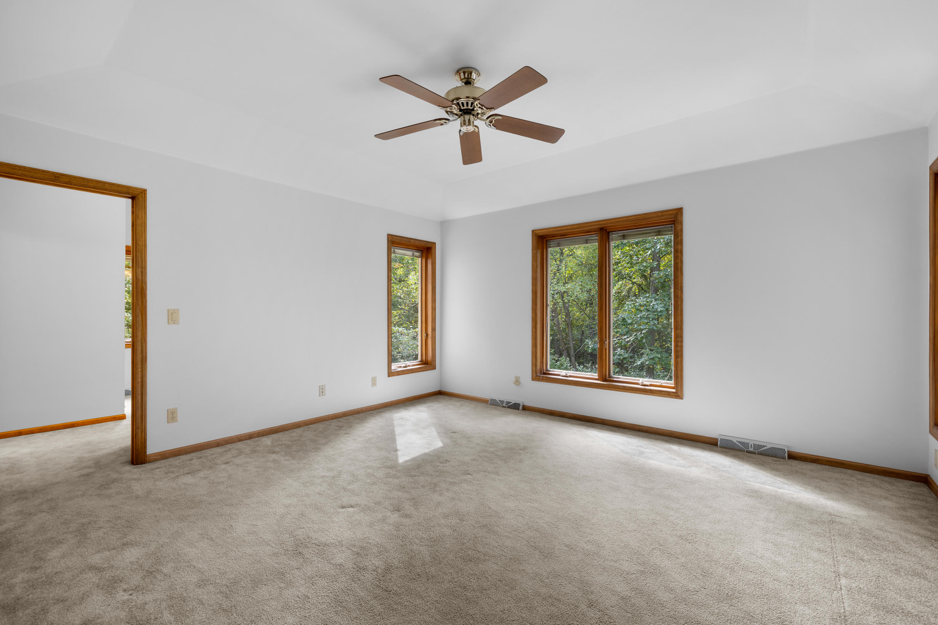 6873 West 7 Mile Road Raymond, WI 53108 - Photo 26 of 49 6873 7 Mile Road Interiors (31)