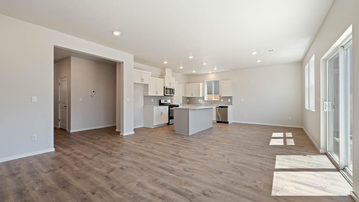 61171 Southeast Splendor Lane Bend, OR 97702 - Photo 5 of 31 005 kitchen and dining