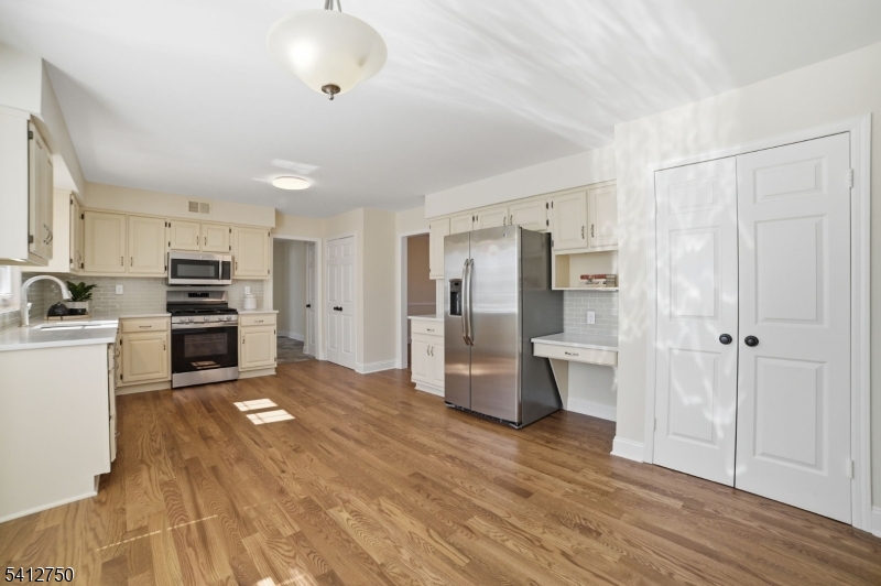 50 Pinewood Crescent Berkeley Heights, NJ 07922 - Photo 21 of 41