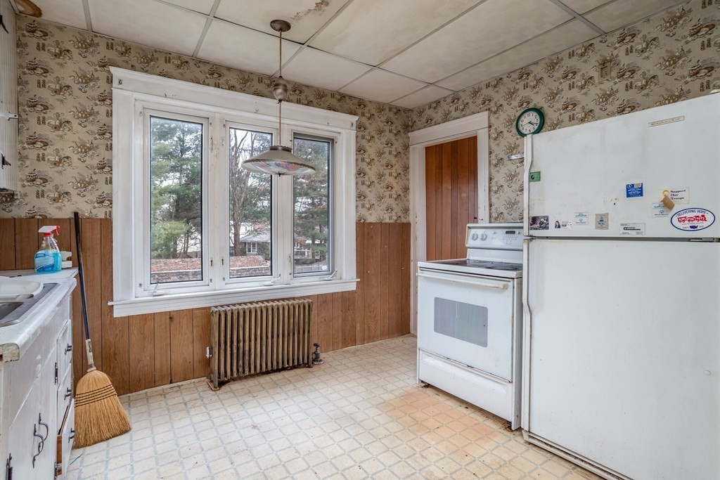 14 Waucantuck Road Worcester, MA 01606 - Photo 7 of 29 Gallery Image 7