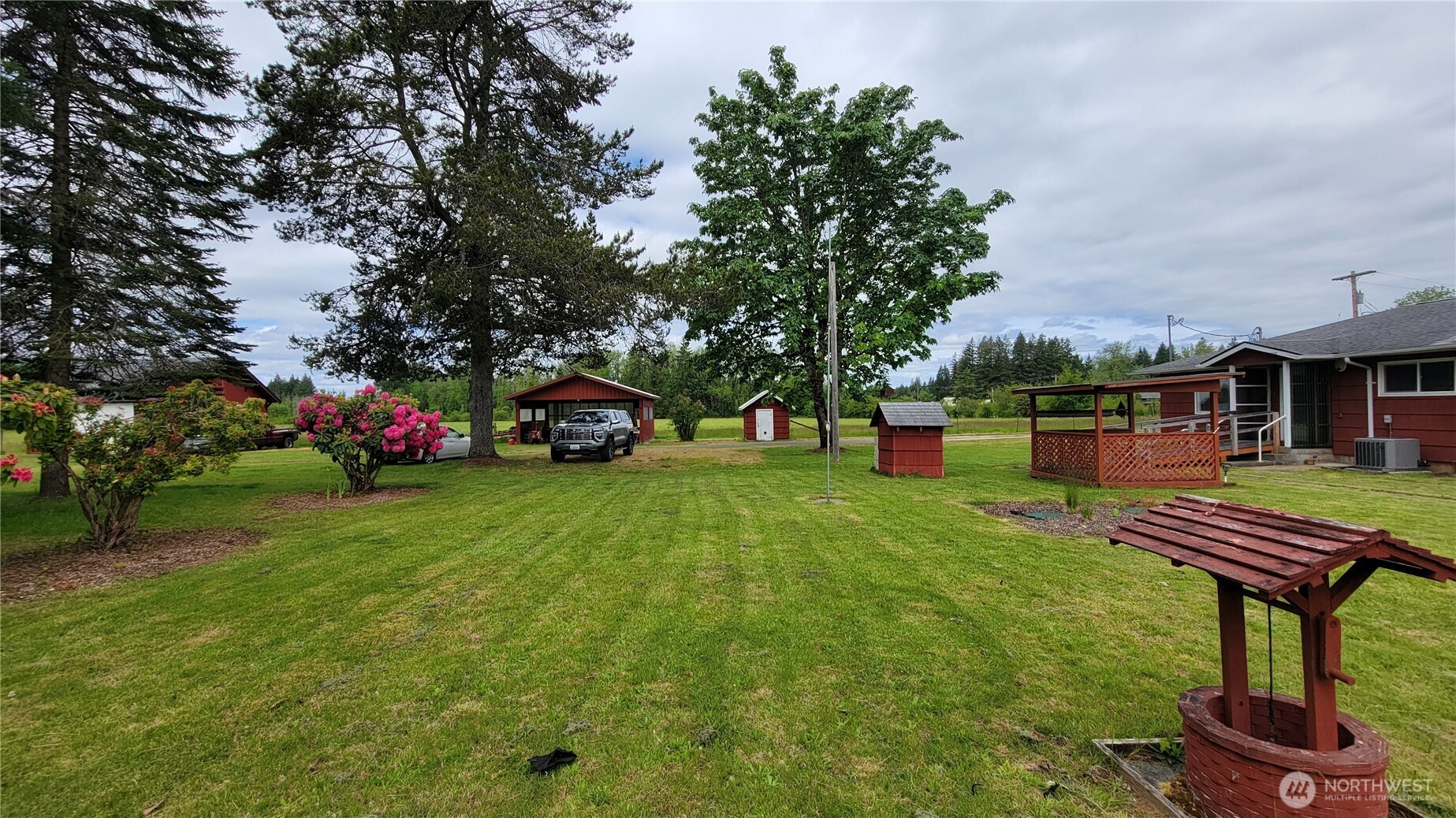 1296 Highway 12 Chehalis, WA 98532 - Photo 21 of 33 a front view of a house with garden