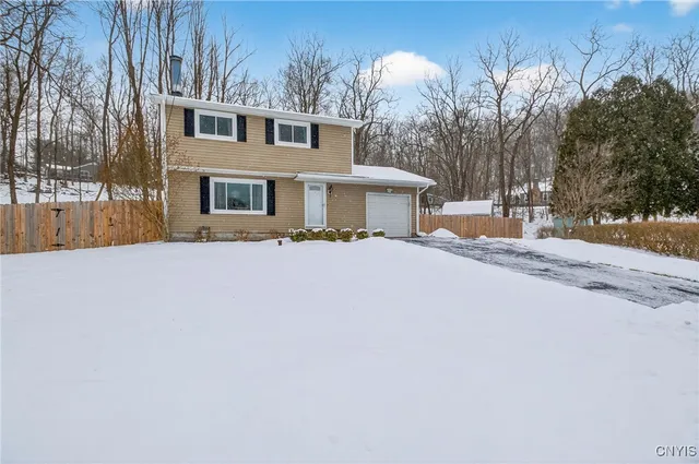 $274,900 | 6 Bilmar Circle, Camillus, NY 13031