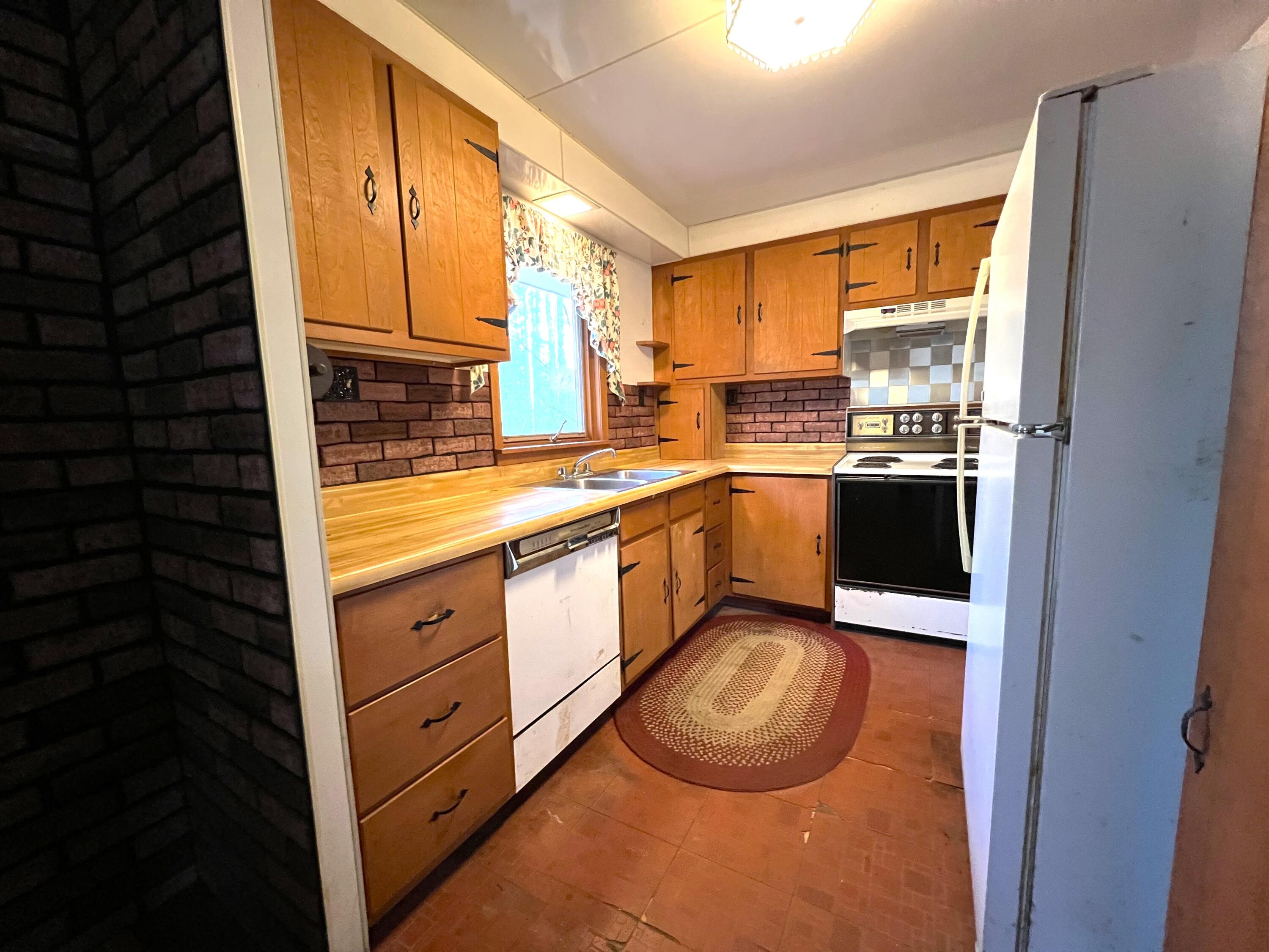 4289 Long Lake Road Cheboygan, MI 49721 - Photo 6 of 19 Gallery Image 6