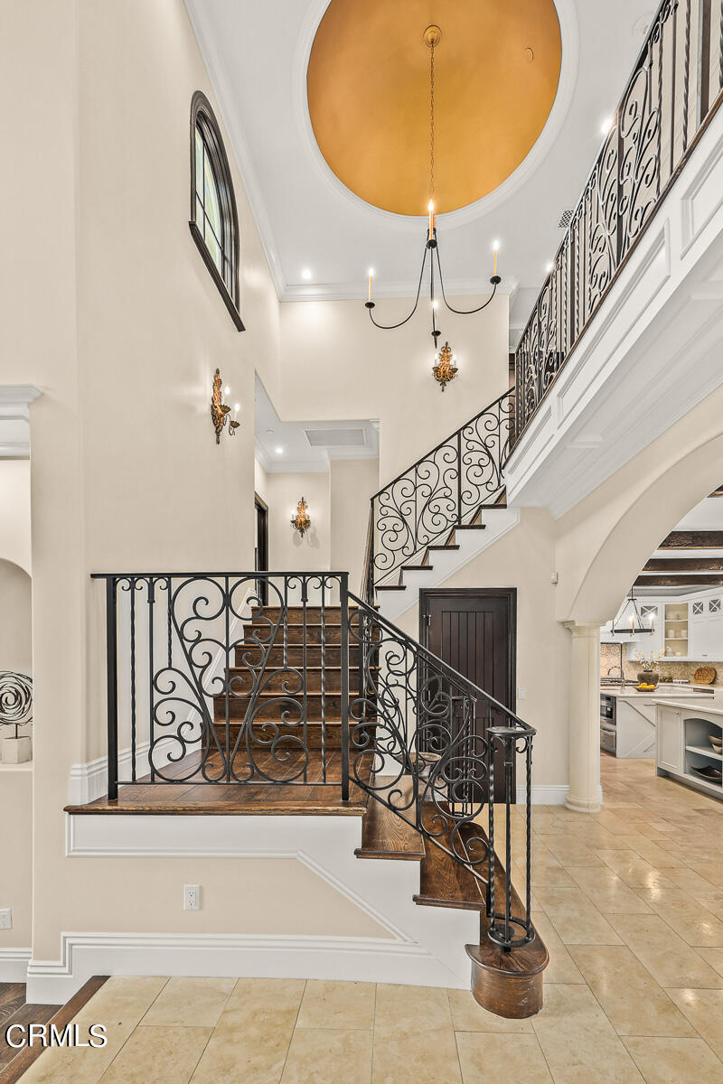 675 Elliott Drive Pasadena, CA 91106 - Photo 4 of 39 a view of entryway and hall