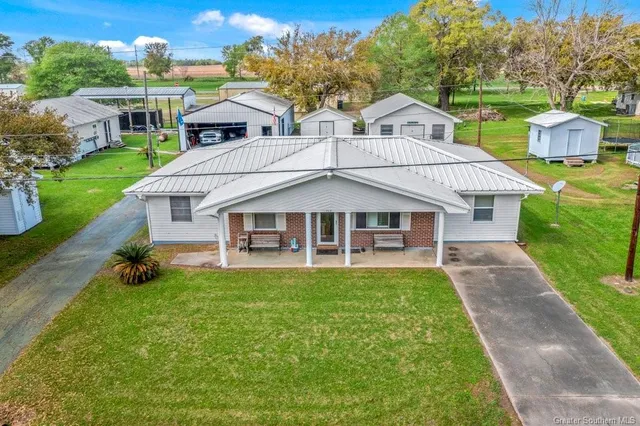 $269,900 | 206 South 2nd Street, Gueydan, LA 70542