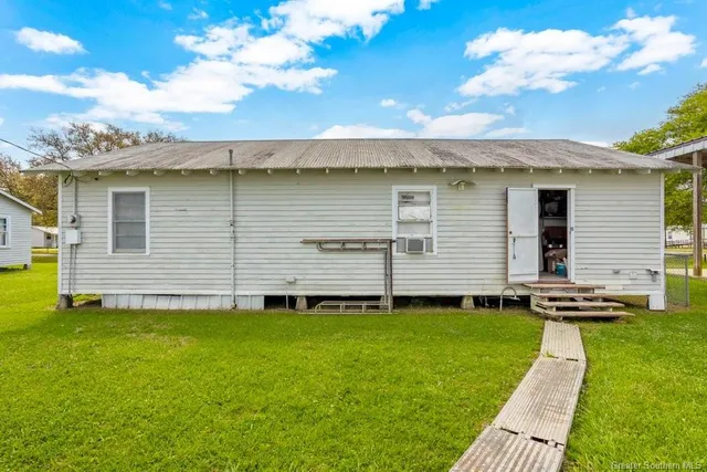 $269,900 | 206 South 2nd Street, Gueydan, LA 70542