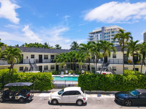 $2,900 | 512 Bayshore Drive, Unit 202, Fort Lauderdale, FL 33304