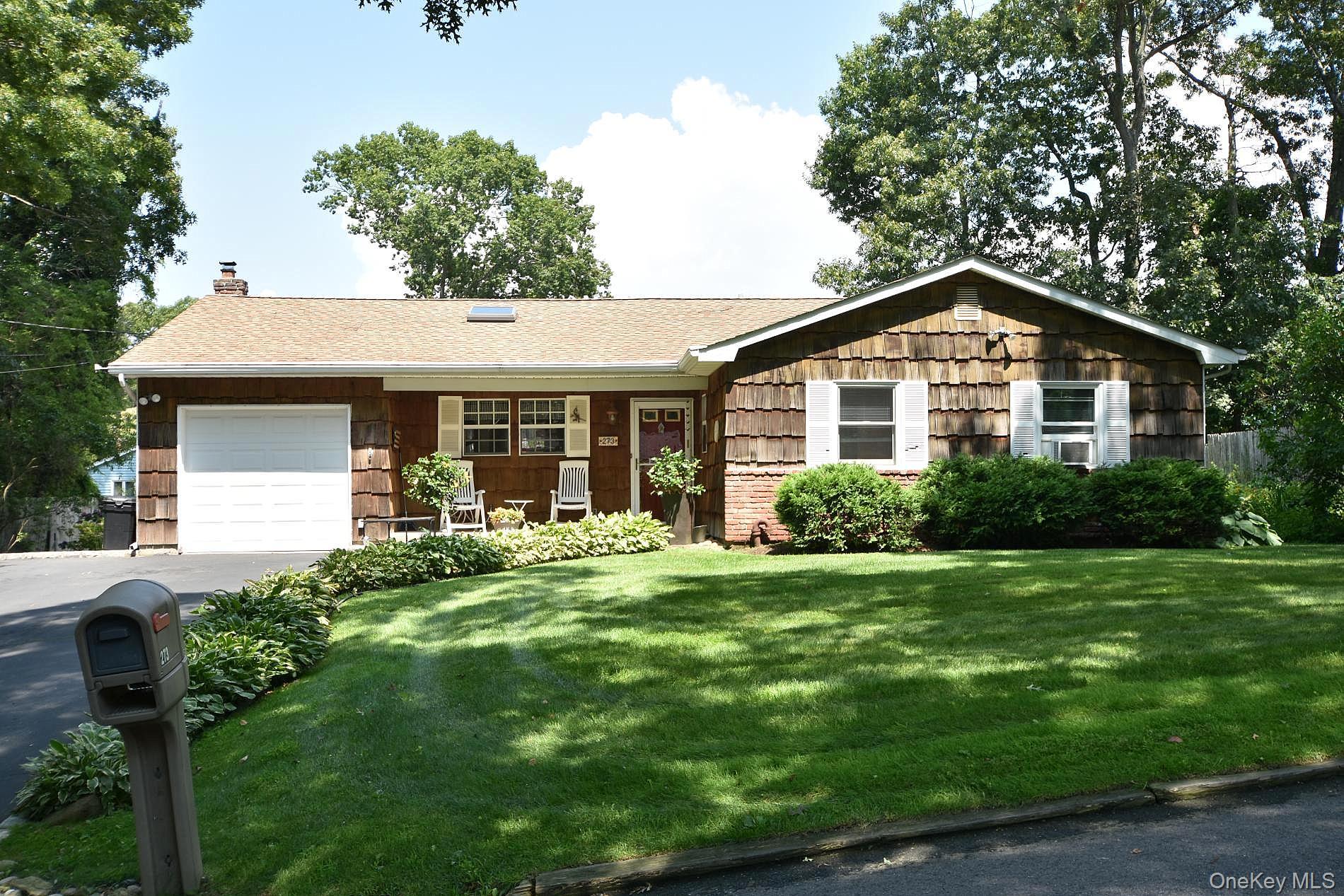 273 Deer Road Ronkonkoma, NY 11779 - Photo 2 of 24 Gallery Image 2