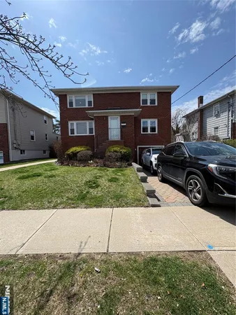 $2,550 | 352 New York Avenue, Unit 2, Lyndhurst, NJ 07071