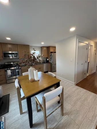 $2,550 | 352 New York Avenue, Unit 2, Lyndhurst, NJ 07071