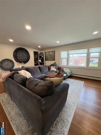 $2,550 | 352 New York Avenue, Unit 2, Lyndhurst, NJ 07071