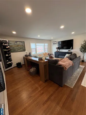 $2,550 | 352 New York Avenue, Unit 2, Lyndhurst, NJ 07071