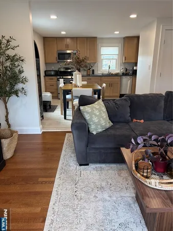 $2,550 | 352 New York Avenue, Unit 2, Lyndhurst, NJ 07071