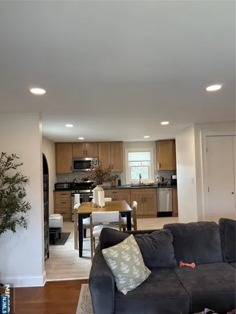 $2,550 | 352 New York Avenue, Unit 2, Lyndhurst, NJ 07071