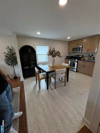 $2,550 | 352 New York Avenue, Unit 2, Lyndhurst, NJ 07071