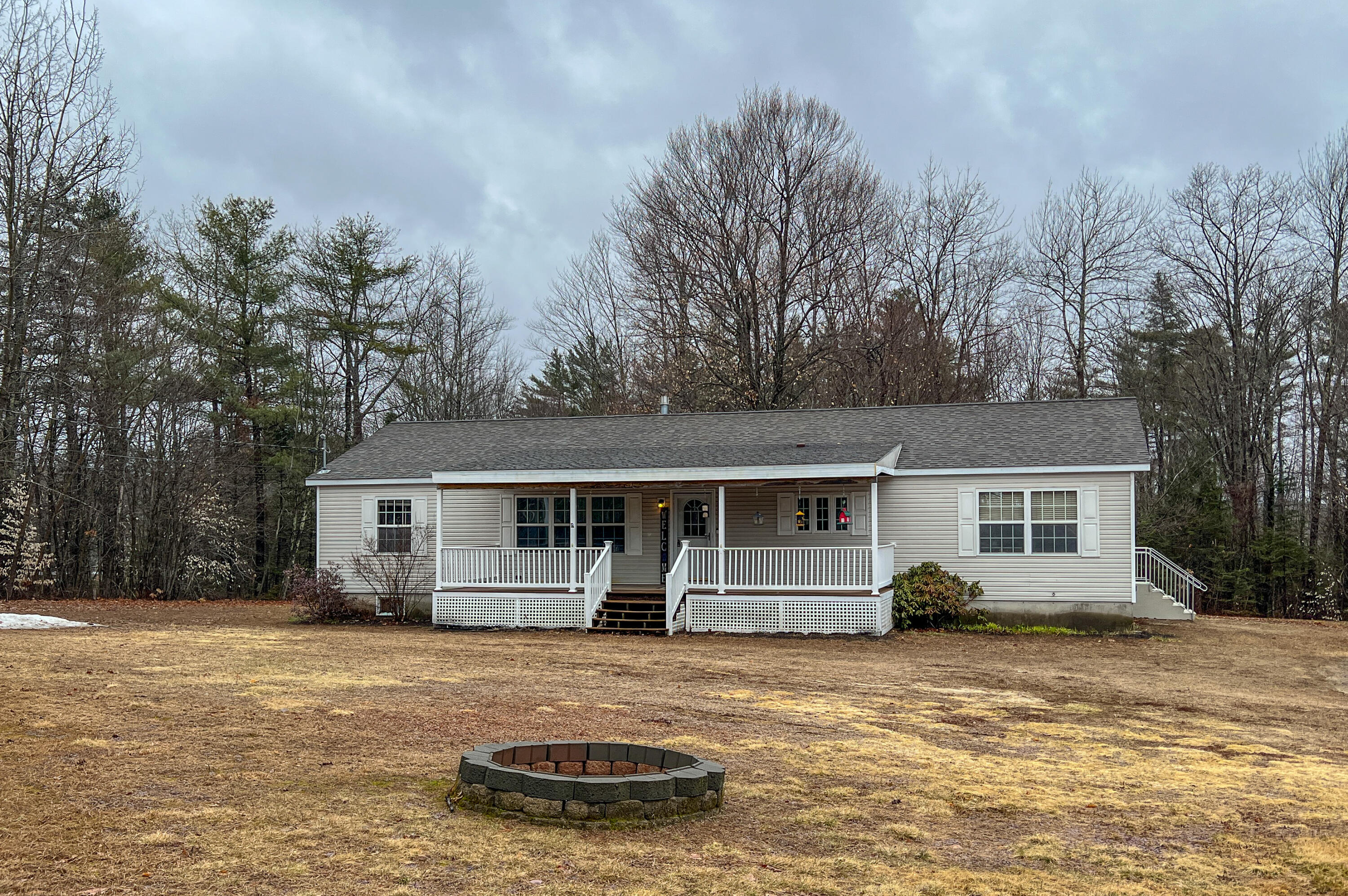 8 East Waterman Road Auburn, ME 04210 - Photo 3 of 42 20250413_192745253_iOS