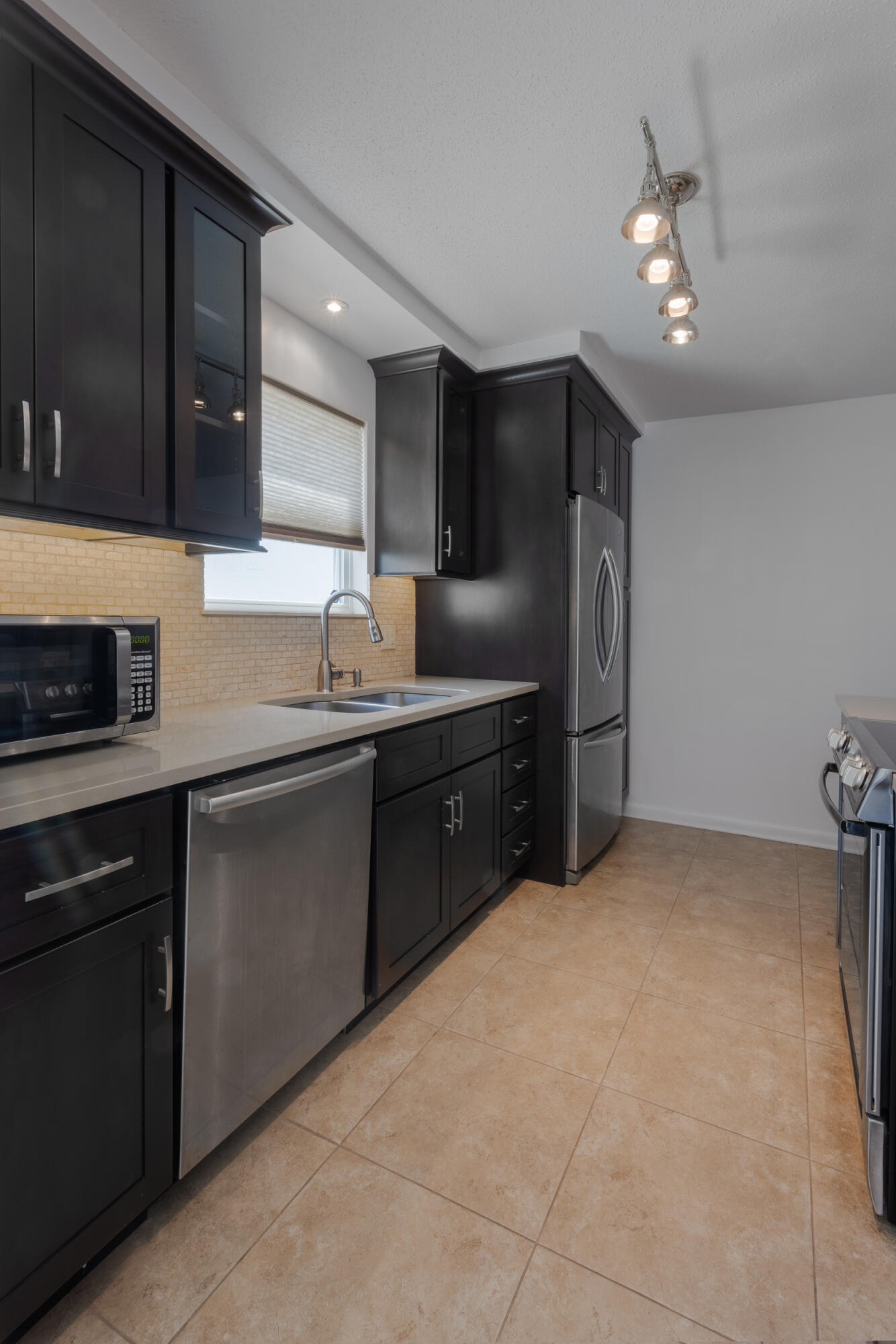 900 State Rd S-7-297, Unit I2 Beaufort, SC 29902 - Photo 4 of 15 Kitchen