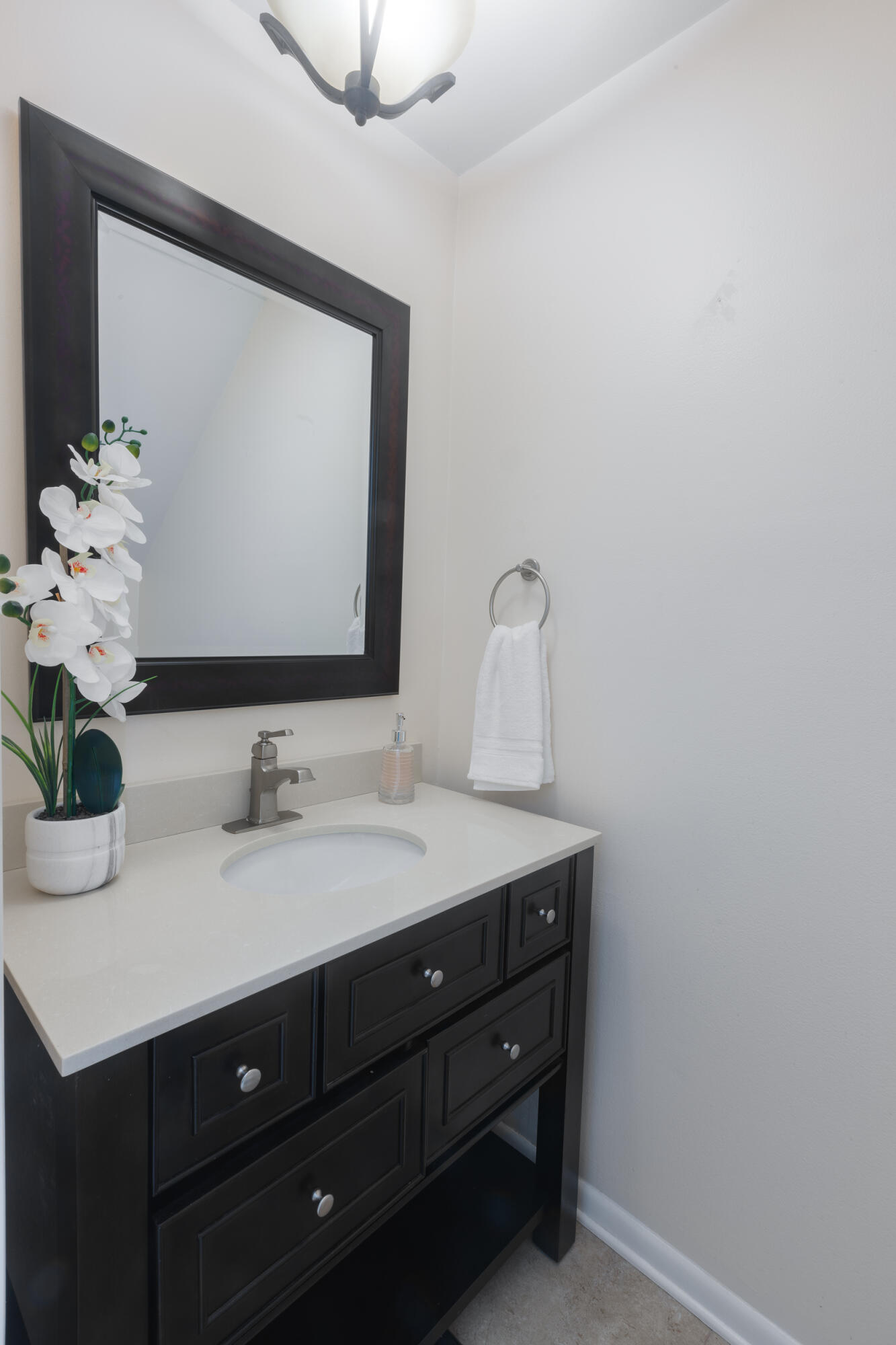 900 State Rd S-7-297, Unit I2 Beaufort, SC 29902 - Photo 5 of 15 Half Bathroom