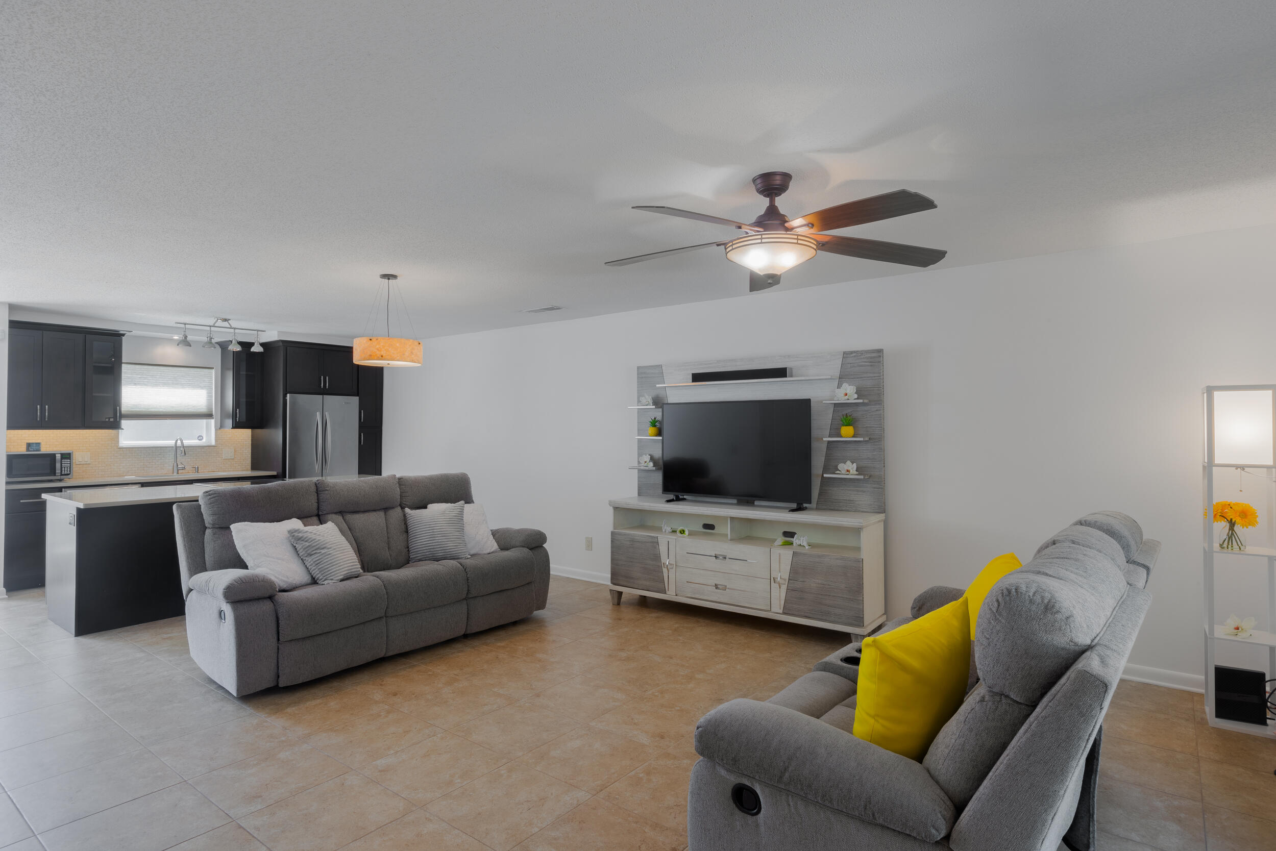 900 State Rd S-7-297, Unit I2 Beaufort, SC 29902 - Photo 6 of 15 Living Room