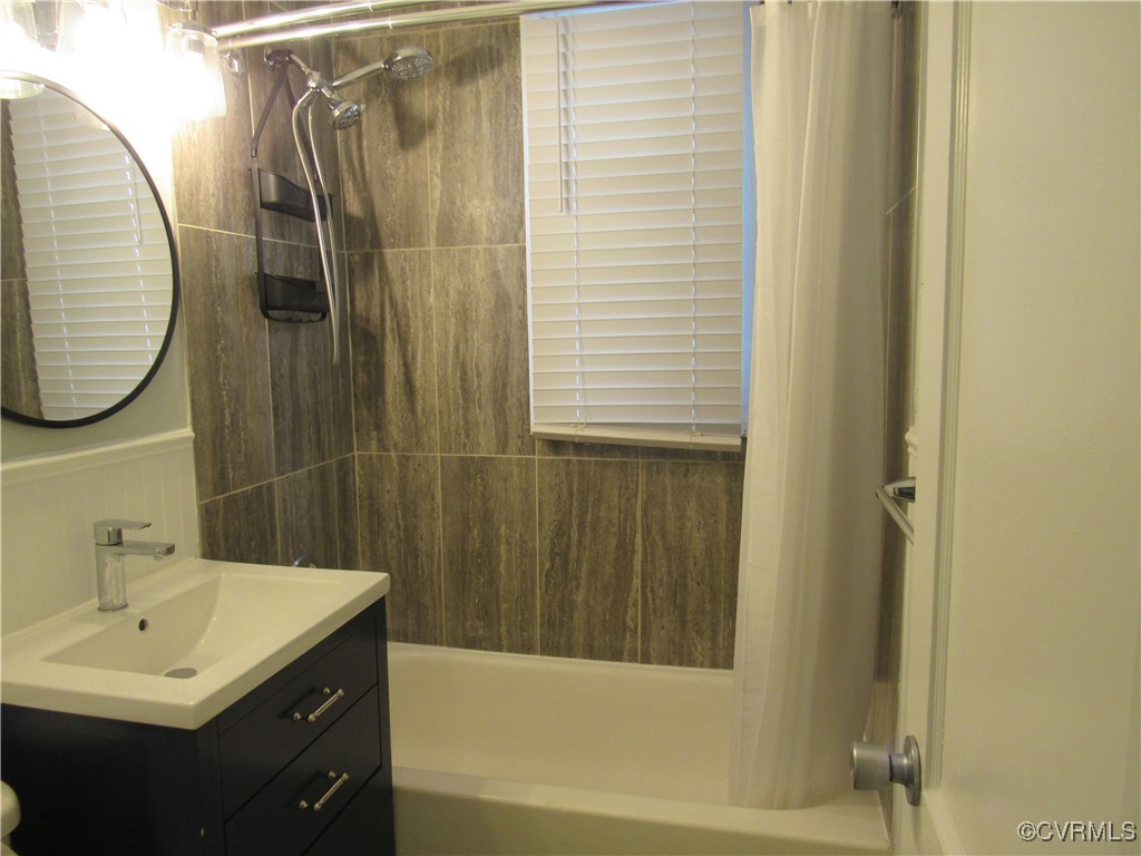 3107 Collins Road Richmond, VA 23223 - Photo 10 of 14 Full bathroom
